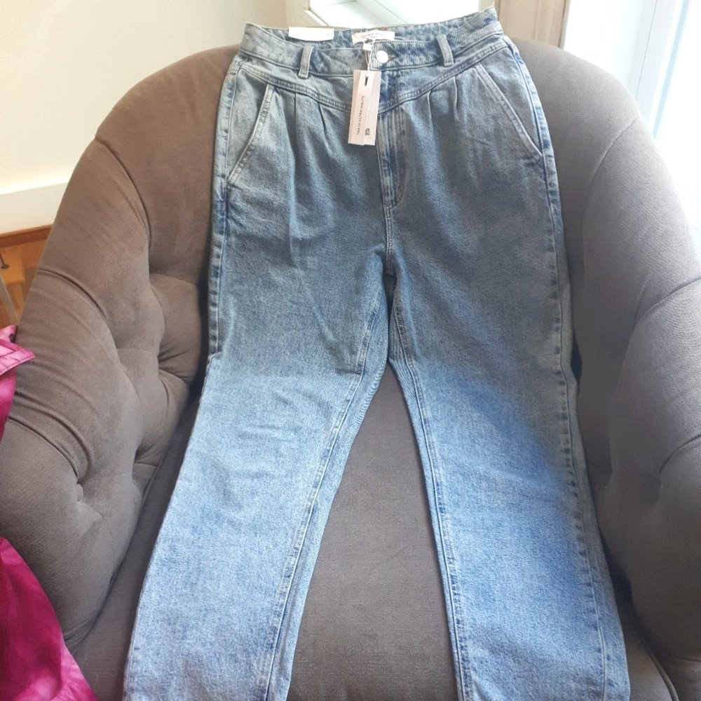 2/20 - NWT Dynamite - Ultra High Rise "Gigi" Carrot Jeans